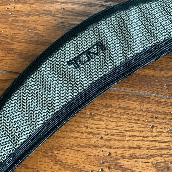 TUMI T2 Ballistic Silver and Black Camera Shoulder Crossbody Travel Bag 9x11x4 - Picture 4 of 12